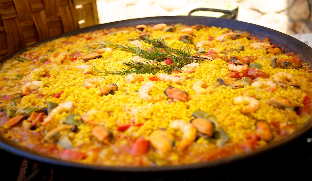 Paella, the traditional Spanish dish from Valencia | Linguaschools.com blog