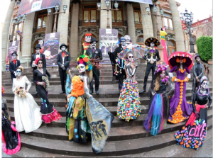 Wat gebeurt er tijdens de Día de los Muertos in Guanajuato, Mexico?