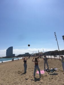 On profite de la plage au printemps à Barcelone